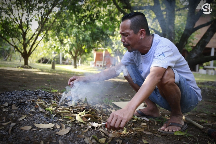 บ้าน 4 ไร่ที่นครนายกของ “เท่ง เถิดเทิง” บ้านไม้เรียบง่ายในสวนผลไม้ มีน้ำตก และไก่ป่า