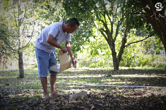 บ้าน 4 ไร่ที่นครนายกของ “เท่ง เถิดเทิง” บ้านไม้เรียบง่ายในสวนผลไม้ มีน้ำตก และไก่ป่า