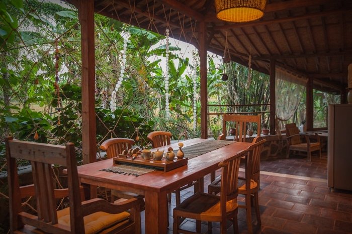 บ้านไม้คลาสสิก ตกแต่งด้วยเฟอร์นิเจอร์ไม้เก่า สไตล์บาหลี