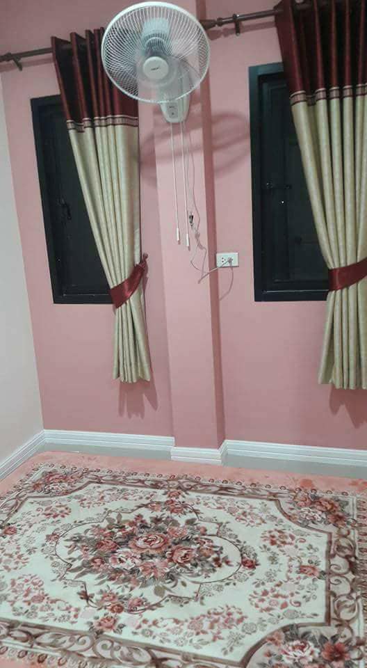 บ้านสไตล์คอนเทมโพรารี ขนาดกะทัดรัดสำหรับคู่รัก มาพร้อมโรงจอดรถขนาดใหญ่ ภายในงบ 8 แสนบาท