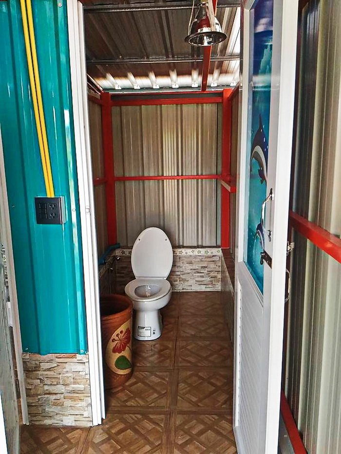 แชร์ไอเดีย “ต่อเติมห้องน้ำส่วนตัว” ออกแบบเรียบง่าย เพื่อการใช้งานที่สะดวกสบาย ในงบ 60000 บาท