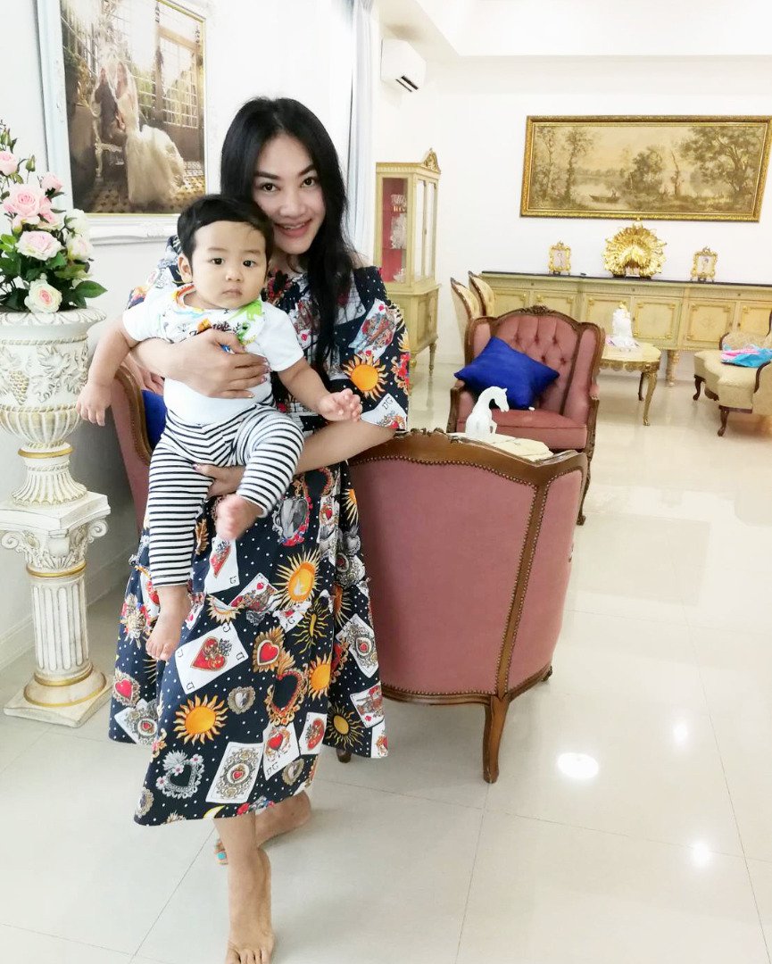 อลังการ “บ้านอ๋อม สกาวใจ” บ้านหลังใหญ่ ตกแต่งหรูหรา