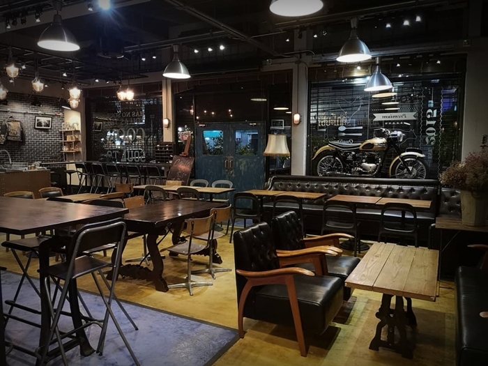 6 คนดังแต่งตึกเก่าเป็น “Life and Kuisine” คาเฟ่อินดัสเทรียล ลอฟท์ ของคนรักรถ