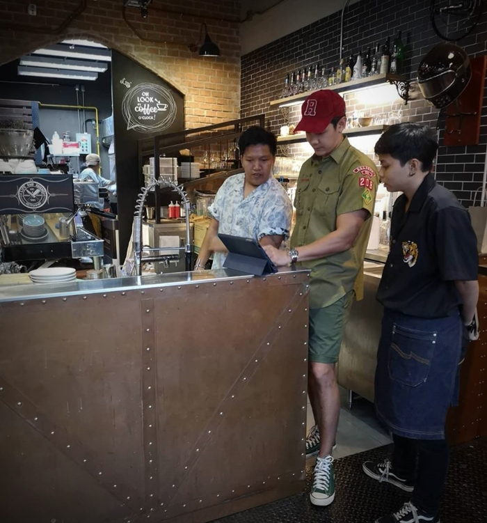 6 คนดังแต่งตึกเก่าเป็น “Life and Kuisine” คาเฟ่อินดัสเทรียล ลอฟท์ ของคนรักรถ