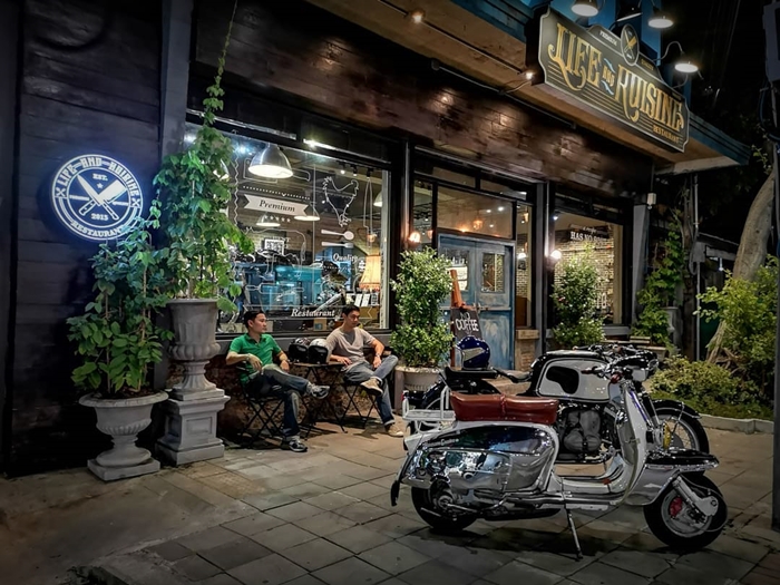 6 คนดังแต่งตึกเก่าเป็น “Life and Kuisine” คาเฟ่อินดัสเทรียล ลอฟท์ ของคนรักรถ