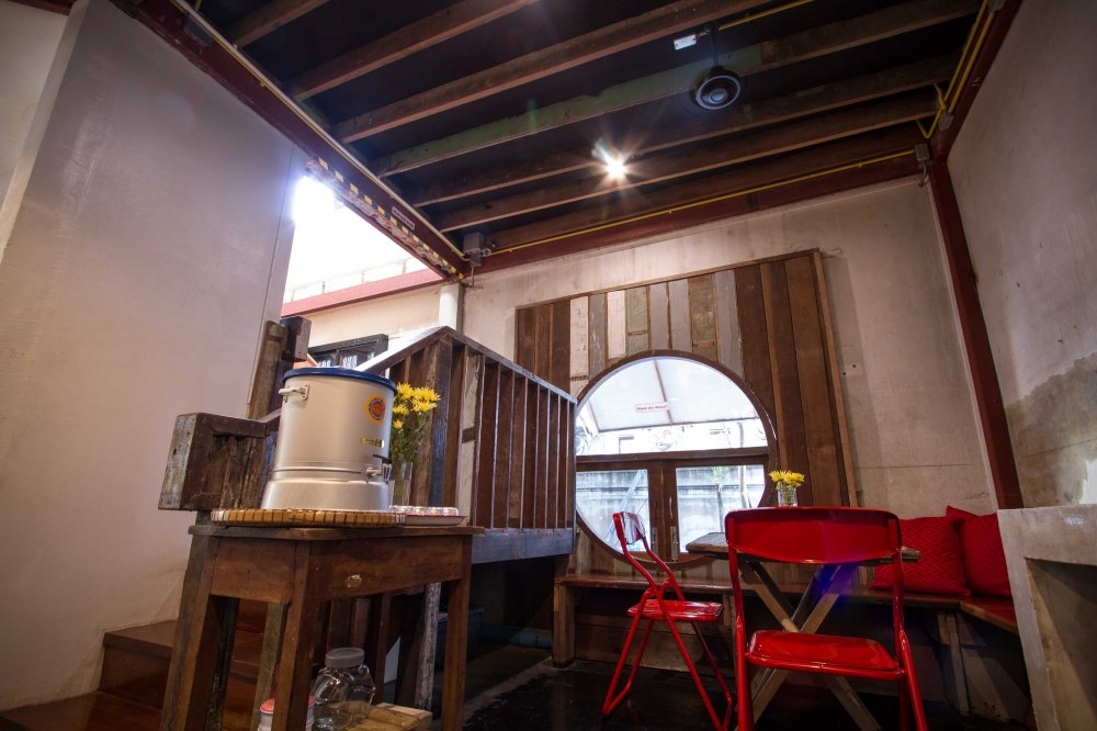 ปรับปรุงอาคารเก่าสมัย ร6กลายเป็นโฮสเทลของคนวัยมัน