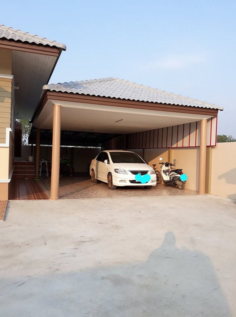 บ้านชั้นเดียวทรงร่วมสมัย ตกแต่งอย่างประณีตทั้งตัวบ้านและรั้ว ขนาด 4 ห้องนอน 2 ห้องน้ำ งบก่อสร้าง 18 ล้านบาท