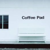 “เฟิร์น พัสกร” เปลี่ยนที่ว่างข้างครัวลุงรงค์ เป็น “Coffee Pad” ร้านกาแฟโมเดิร์นสีขาว