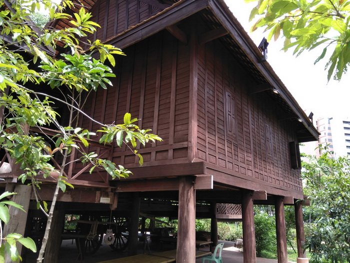 แชร์ประสบการณ์ออกแบบ “เรือนพ่อคง” บ้านเรือนไทยพร้อมใต้ถุน สะท้อนสถาปัตยกรรมท้องถิ่น