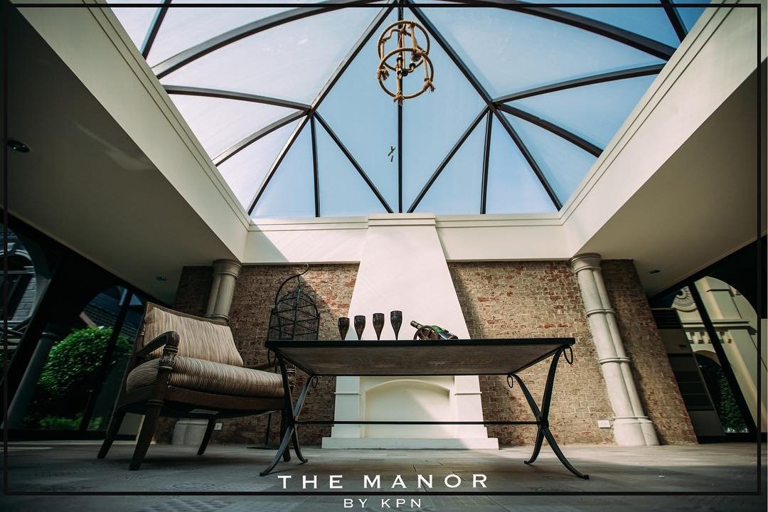 คฤหาสน์หรูที่เปลี่ยนเป็น “The Manor Studio” สตูดิโอสุดสวยของตระกูล “กรณ์ ณรงค์เดช”