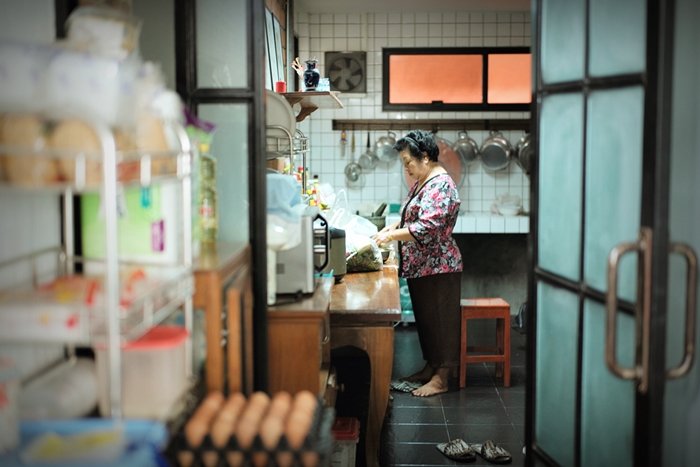 เปิดบ้าน “กอล์ฟ อนุวัฒน์” ปรับพื้นที่ข้างบ้านเป็น “ครัวยายเหน่” ร้านอาหารรสมือแม่