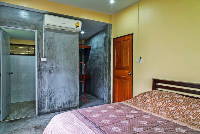 แบบบ้านยกพื้นมีใต้ถุน หลังคาเพิงหมาแหงน ผสมผสานงานไม้และปูนเปลือย