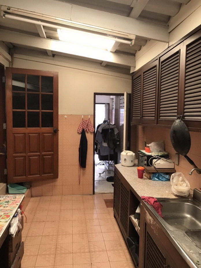 รีวิว “รีโนเวทห้องครัวเก่าอายุ 30 ปี” เปลี่ยนจากครัวสุดเชย กลายเป็นครัวโมเดิร์นที่น่าใช้งานสุดๆ