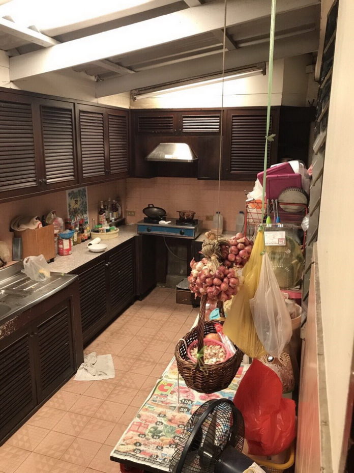 รีวิว “รีโนเวทห้องครัวเก่าอายุ 30 ปี” เปลี่ยนจากครัวสุดเชย กลายเป็นครัวโมเดิร์นที่น่าใช้งานสุดๆ