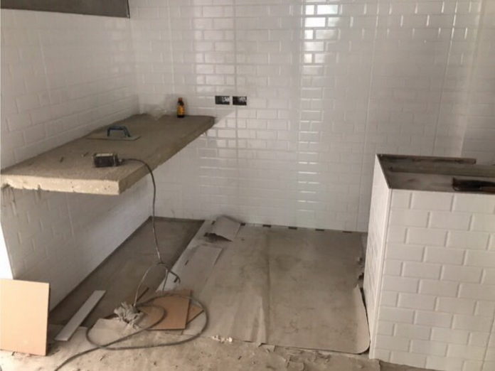 รีวิว “รีโนเวทห้องครัวเก่าอายุ 30 ปี” เปลี่ยนจากครัวสุดเชย กลายเป็นครัวโมเดิร์นที่น่าใช้งานสุดๆ