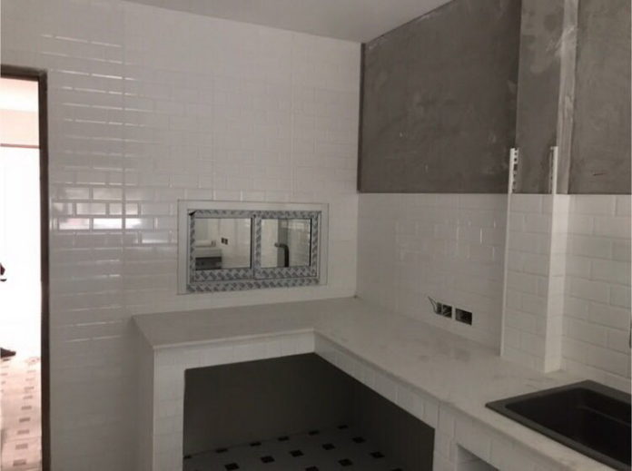 รีวิว “รีโนเวทห้องครัวเก่าอายุ 30 ปี” เปลี่ยนจากครัวสุดเชย กลายเป็นครัวโมเดิร์นที่น่าใช้งานสุดๆ