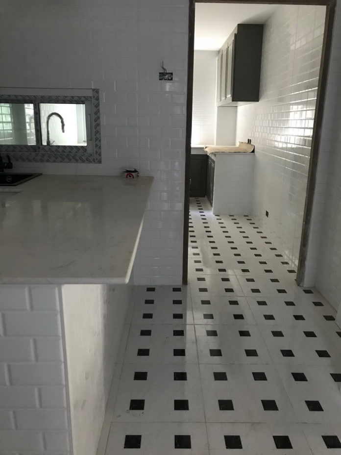 รีวิว “รีโนเวทห้องครัวเก่าอายุ 30 ปี” เปลี่ยนจากครัวสุดเชย กลายเป็นครัวโมเดิร์นที่น่าใช้งานสุดๆ