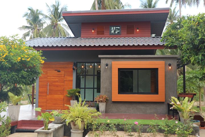 บ้านชั้นเดียวแนวรีสอร์ท บรรยากาศธรรมชาติติดแม่น้ำ พร้อมที่พักผ่อนภายนอกสุดชิล