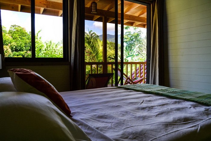 บ้านไม้สไตล์รัสติค ขัดเงาสวยโดดเด่น เน้นโชว์พื้นผิวไม้ พร้อมพื้นที่พักผ่อนสุดกว้างขวาง ดีไซน์เป็นเอกลักษณ์