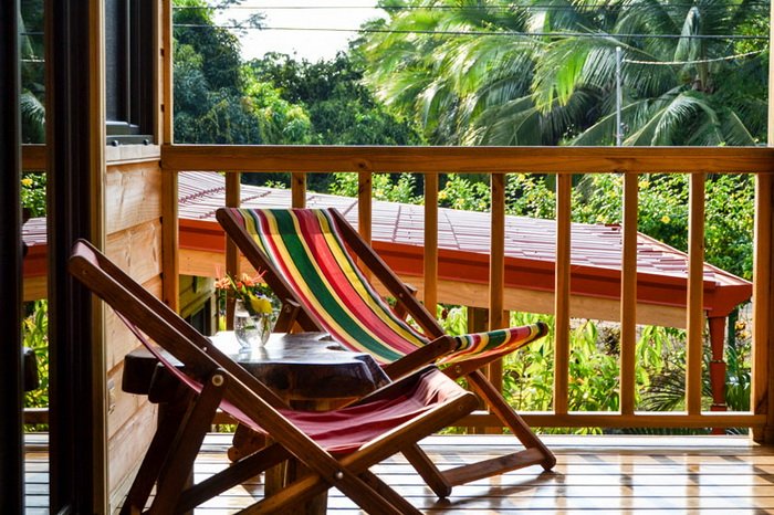 บ้านไม้สไตล์รัสติค ขัดเงาสวยโดดเด่น เน้นโชว์พื้นผิวไม้ พร้อมพื้นที่พักผ่อนสุดกว้างขวาง ดีไซน์เป็นเอกลักษณ์