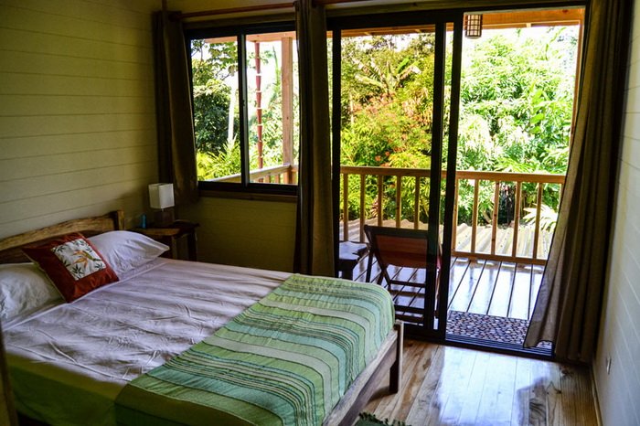 บ้านไม้สไตล์รัสติค ขัดเงาสวยโดดเด่น เน้นโชว์พื้นผิวไม้ พร้อมพื้นที่พักผ่อนสุดกว้างขวาง ดีไซน์เป็นเอกลักษณ์