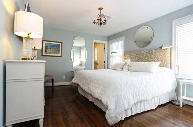 บ้านคอทเทจริมทะเล โทนสีขาวสดใส ตกแต่งบรรยากาศคลาสสิคแสนอบอุ่น