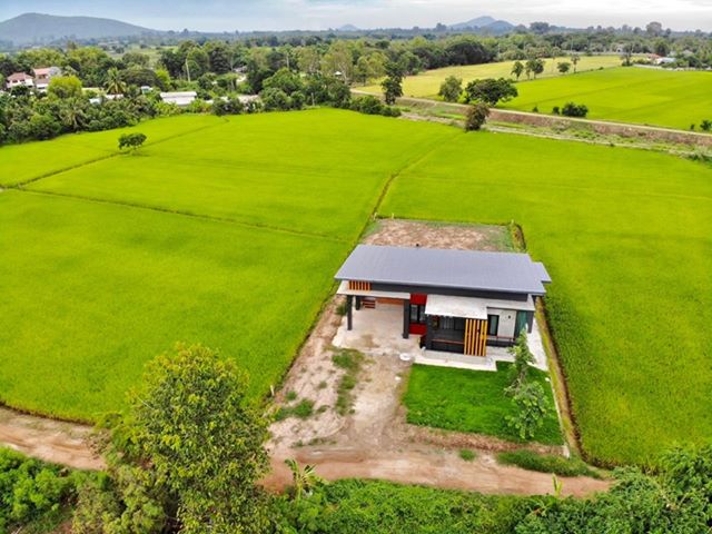 บ้านชั้นเดียวสไตล์โมเดิร์นลอฟท์ 3 ห้องนอน 3 ห้องน้ำ ตกแต่งภายในแบบเรียบง่ายพื้นที่ใช้สอย 163 ตรม