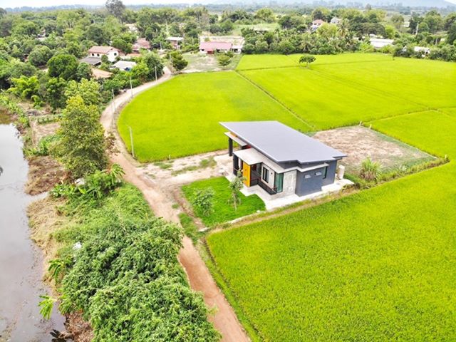 บ้านชั้นเดียวสไตล์โมเดิร์นลอฟท์ 3 ห้องนอน 3 ห้องน้ำ ตกแต่งภายในแบบเรียบง่ายพื้นที่ใช้สอย 163 ตรม