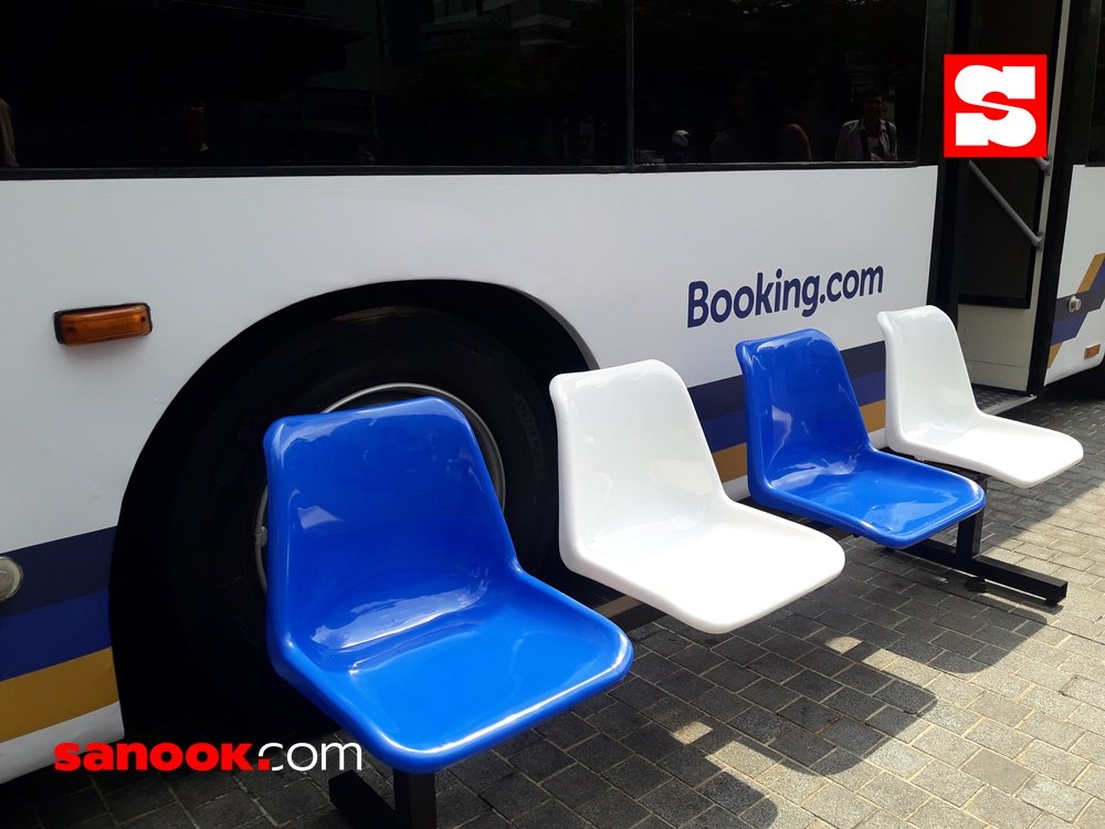 หนึ่งเดียวในโลก เปลี่ยนรถเมล์ไทยเป็น "Bangkok Booking Bus" รถบัสพักได้
