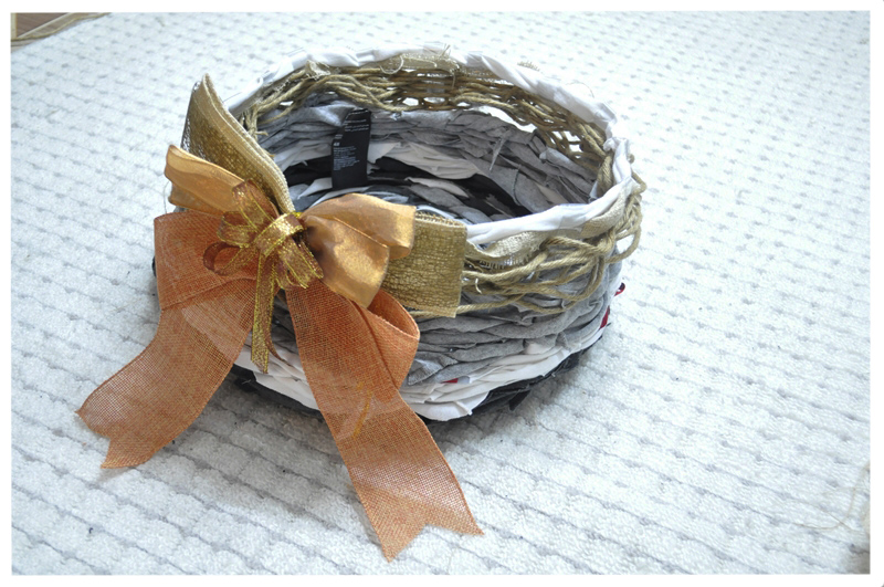 DIY “เสื้อผ้าเก่า” ให้เป็น “ที่นอน” อันแสนอบอุ่นสำหรับเจ้าเหมียว