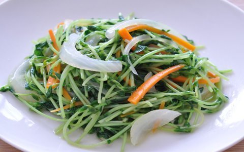 “โตเมียว” ยอดอ่อนถั่วลันเตามากคุณค่า กับวิธีการเพาะครั้งเดียวให้เก็บเกี่ยวได้ถึง 3 ครั้ง