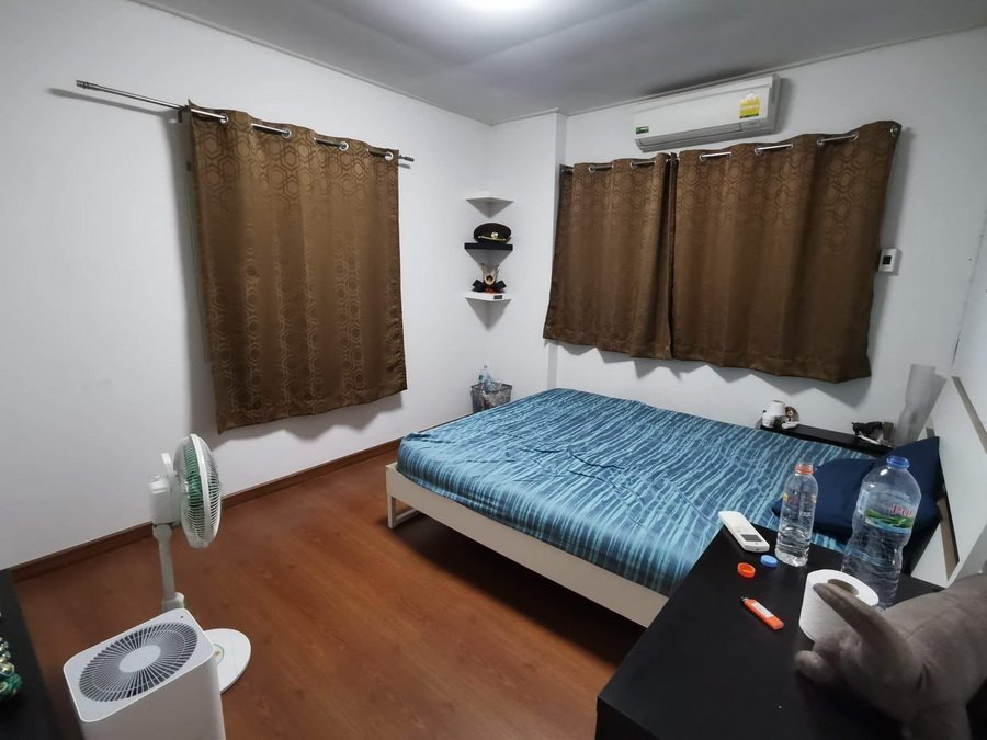 พาชม “รีโนเวทห้องนอนด้วยงบสามหมื่นกว่าบาท” จากห้องเรียบๆ เป็นห้องหรูหรามีสไตล์