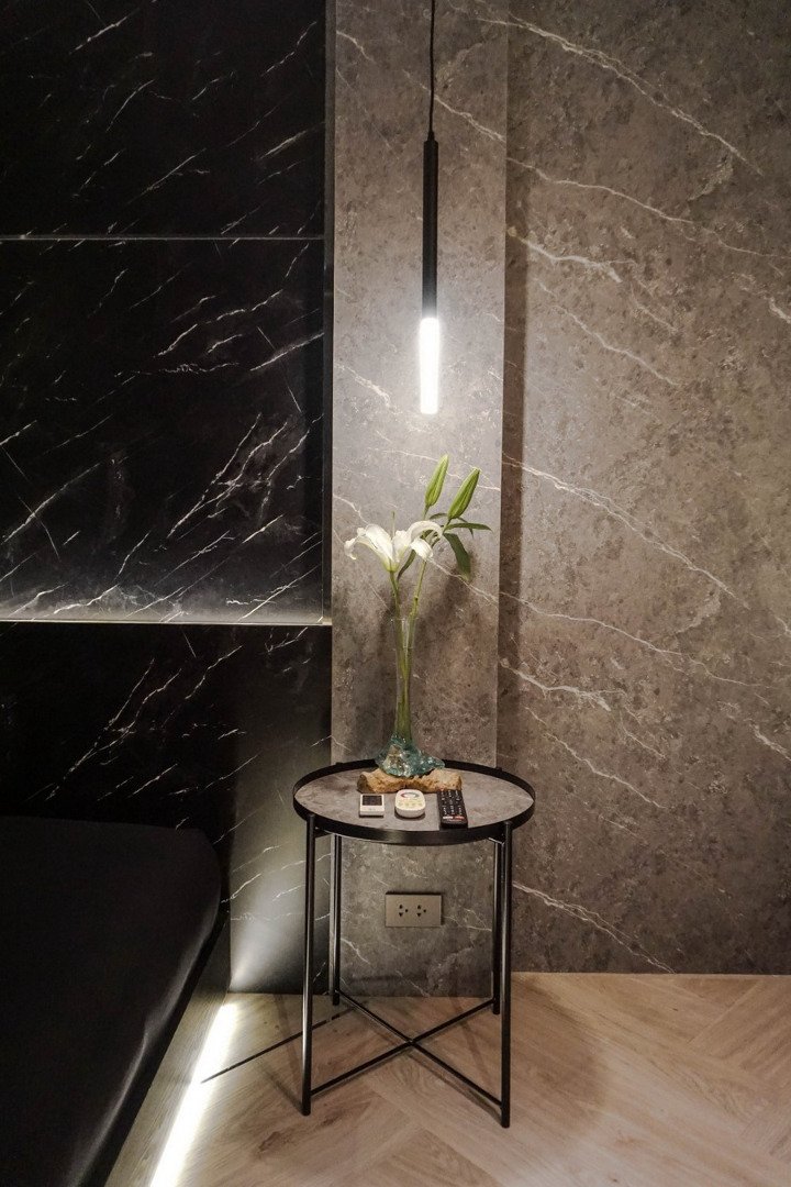 พาชม “รีโนเวทห้องนอนด้วยงบสามหมื่นกว่าบาท” จากห้องเรียบๆ เป็นห้องหรูหรามีสไตล์