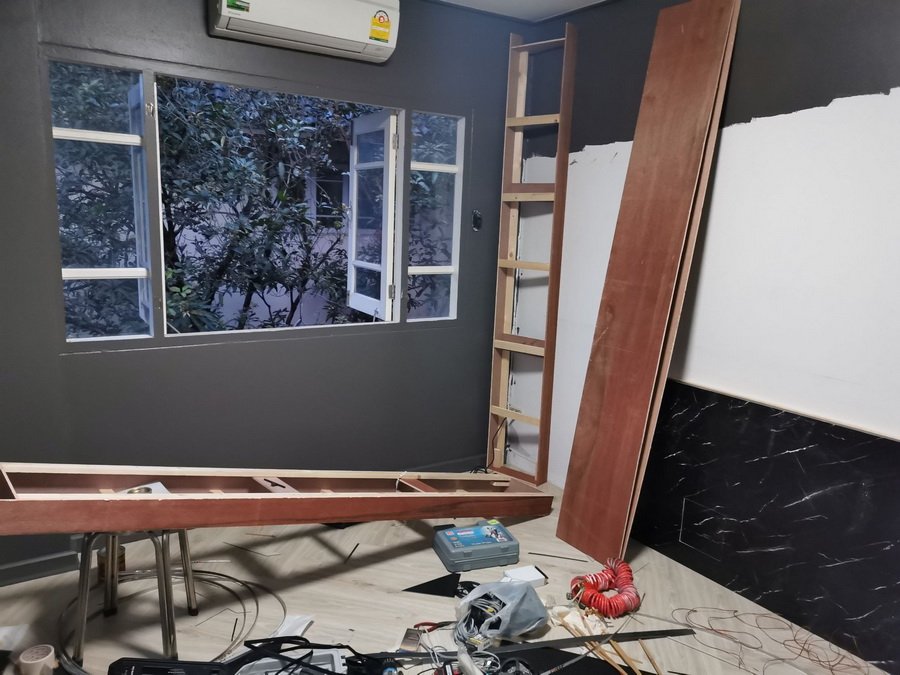 พาชม “รีโนเวทห้องนอนด้วยงบสามหมื่นกว่าบาท” จากห้องเรียบๆ เป็นห้องหรูหรามีสไตล์