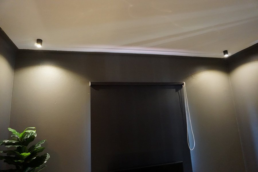 พาชม “รีโนเวทห้องนอนด้วยงบสามหมื่นกว่าบาท” จากห้องเรียบๆ เป็นห้องหรูหรามีสไตล์