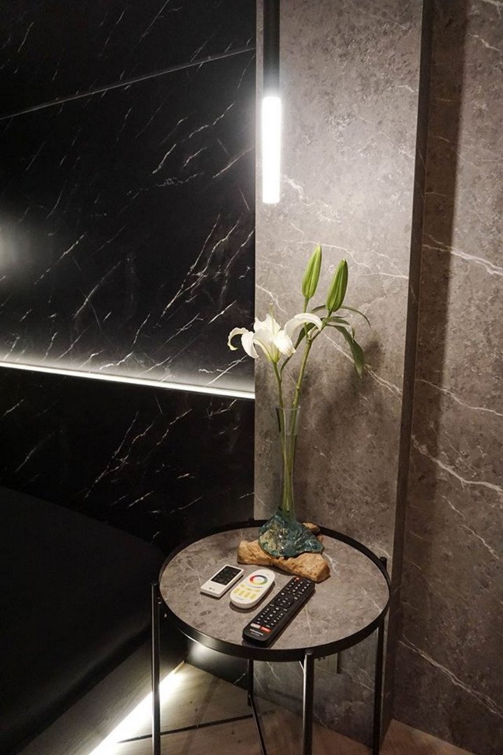 พาชม “รีโนเวทห้องนอนด้วยงบสามหมื่นกว่าบาท” จากห้องเรียบๆ เป็นห้องหรูหรามีสไตล์