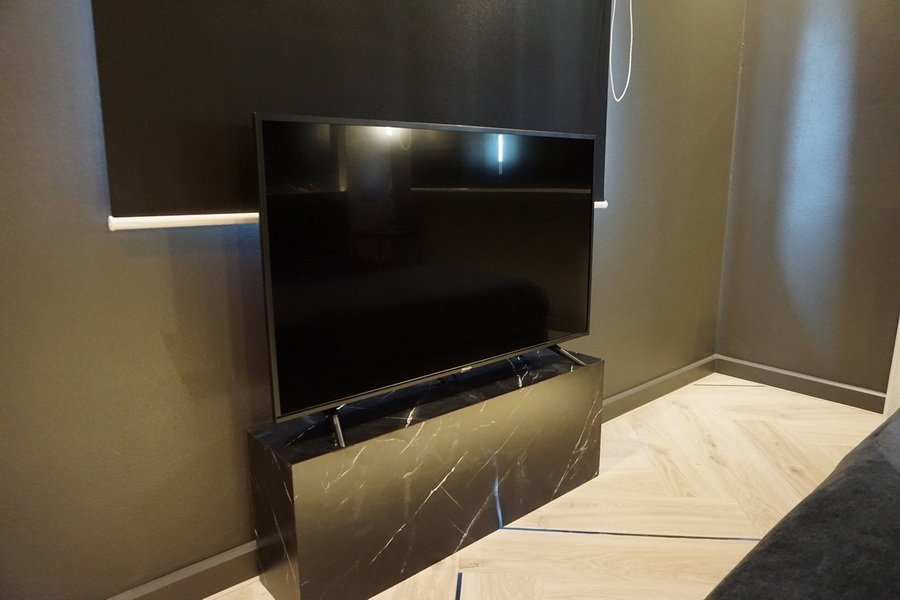 พาชม “รีโนเวทห้องนอนด้วยงบสามหมื่นกว่าบาท” จากห้องเรียบๆ เป็นห้องหรูหรามีสไตล์