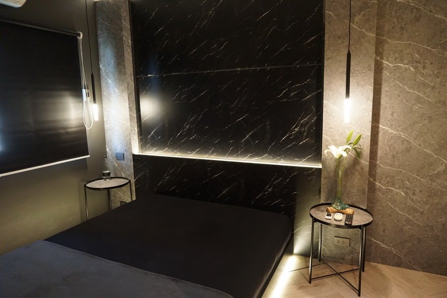 พาชม “รีโนเวทห้องนอนด้วยงบสามหมื่นกว่าบาท” จากห้องเรียบๆ เป็นห้องหรูหรามีสไตล์