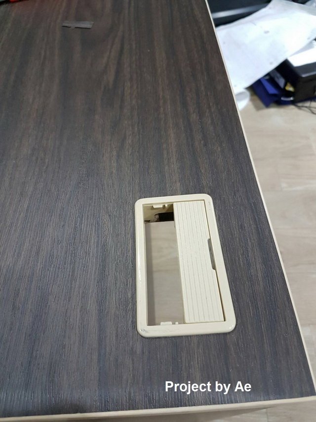 ไม่ต้องซื้อใหม่ มาดูวิธีแก้ไขปัญหา "โต๊ะไม้อัดพองตัว” ด้วยวิธีที่แสนง่าย แถมใช้งบแค่นิดเดียว