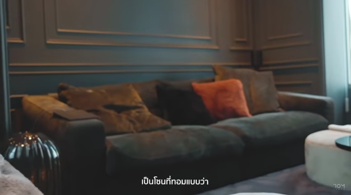 เปิดบ้าน "ทอม อิศรา" ผู้ชายเสียงดี รักดนตรี และชอบอยู่ท่ามกลางแสงสลัวๆ