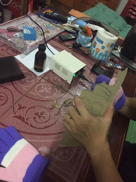 DIY ป้ายเลขที่บ้านสุดเก๋ ทำเองง่ายๆ ด้วยวัสดุอะคริลิกในงบหลักร้อย สวยได้ไม่ต้องง้อร้าน