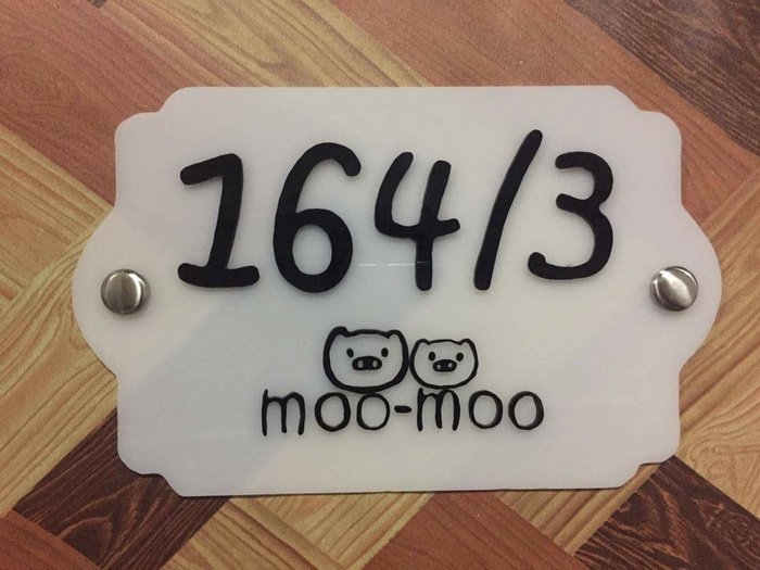 DIY ป้ายเลขที่บ้านสุดเก๋ ทำเองง่ายๆ ด้วยวัสดุอะคริลิกในงบหลักร้อย สวยได้ไม่ต้องง้อร้าน