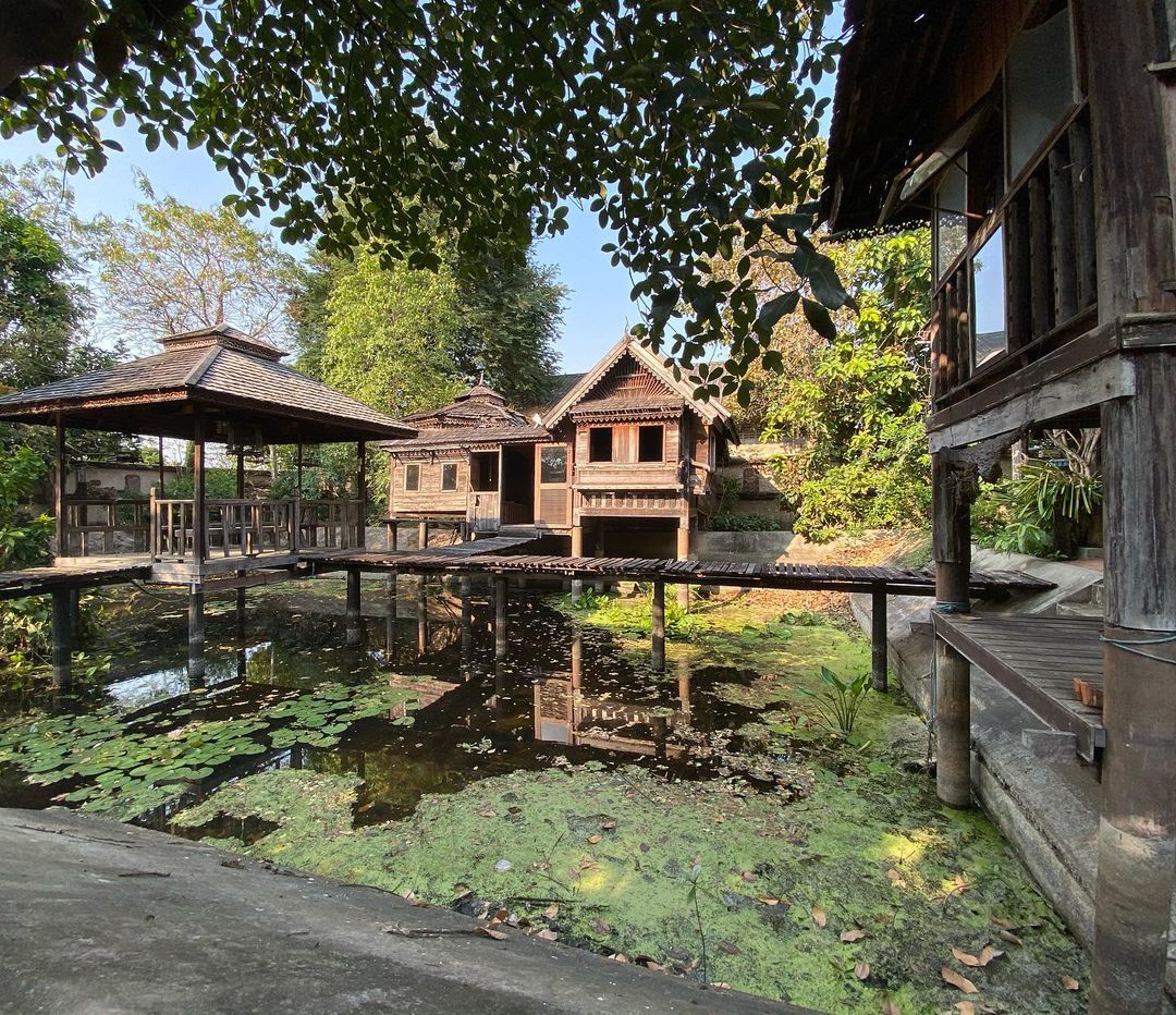 "ต่าย อรทัย" โพสต์ภาพเรือนไทยสวยสง่า มีสระบัวกลางบ้าน แอบจินตนาการให้เป็นร้านกาแฟ