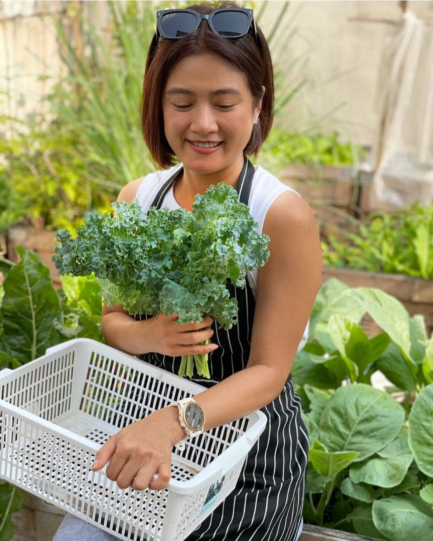 ชีวิตอีกมุมของ "กระเต็น วราภรณ์" ผู้ประกาศข่าว ที่สนใจเรื่องปลูกผัก ดองบ๊วย ทำกิมจิ