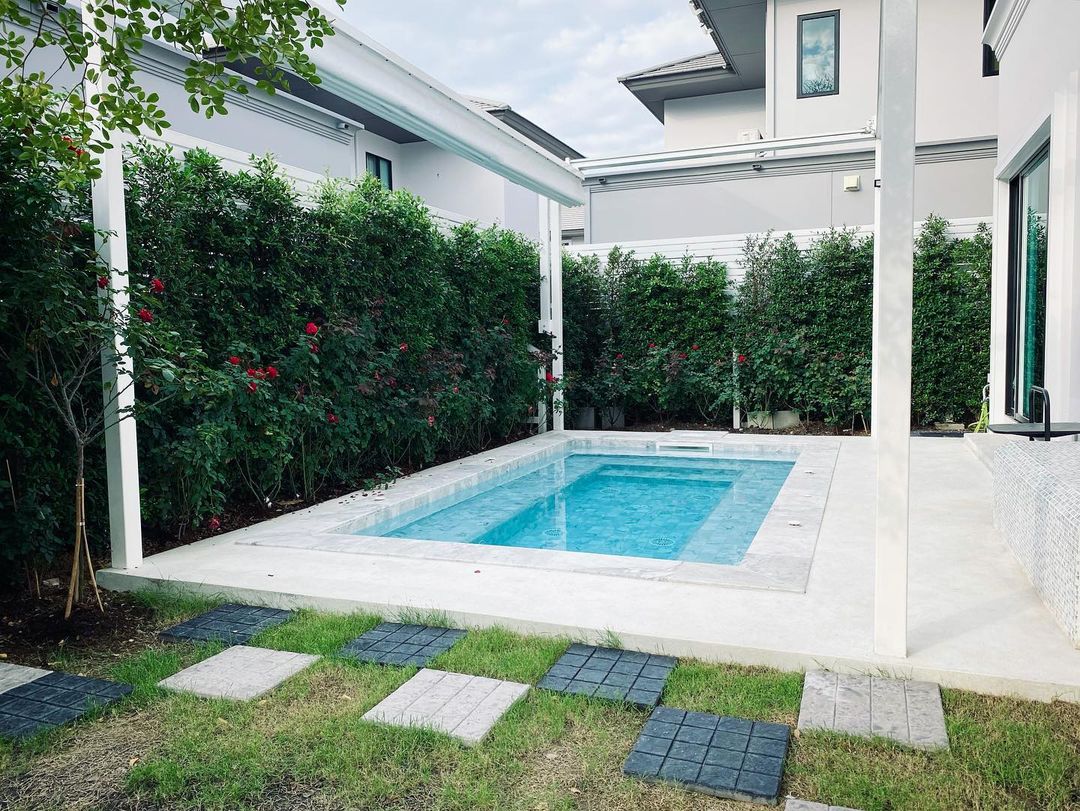 เปิด "บ้านวีเจจ๋า ณัฐฐาวีรนุช" ออกแบบเอง ตกแต่งเท่ๆ มีสระว่ายน้ำ สวนกุหลาบรอบสระ