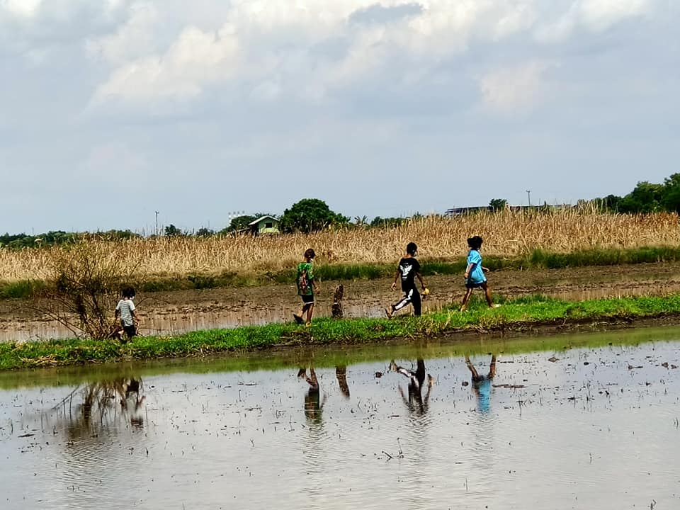 "เชษฐ์ สไมล์บัฟฟาโล" ร่วมใจเปลี่ยนกระต็อบกลางท้องนา เป็นบ้านใหม่ให้ยายสังเวียนและหลาน 13 คน