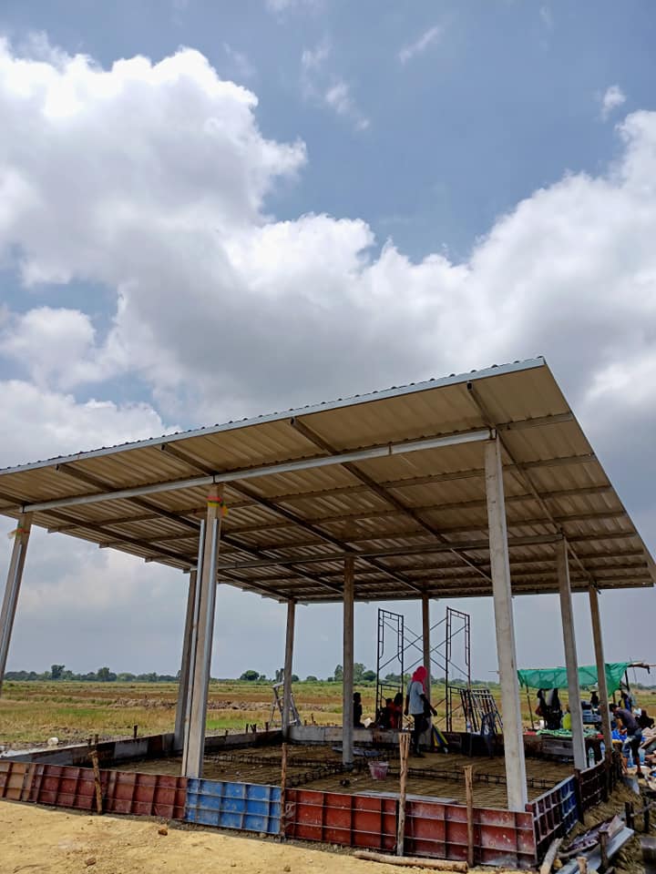 "เชษฐ์ สไมล์บัฟฟาโล" ร่วมใจเปลี่ยนกระต็อบกลางท้องนา เป็นบ้านใหม่ให้ยายสังเวียนและหลาน 13 คน