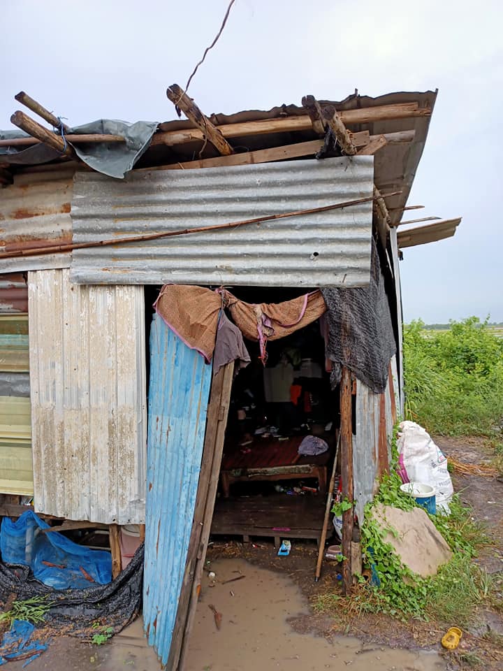 "เชษฐ์ สไมล์บัฟฟาโล" ร่วมใจเปลี่ยนกระต็อบกลางท้องนา เป็นบ้านใหม่ให้ยายสังเวียนและหลาน 13 คน