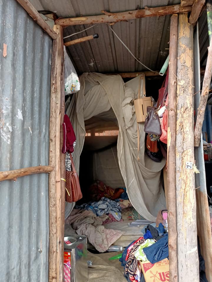 "เชษฐ์ สไมล์บัฟฟาโล" ร่วมใจเปลี่ยนกระต็อบกลางท้องนา เป็นบ้านใหม่ให้ยายสังเวียนและหลาน 13 คน