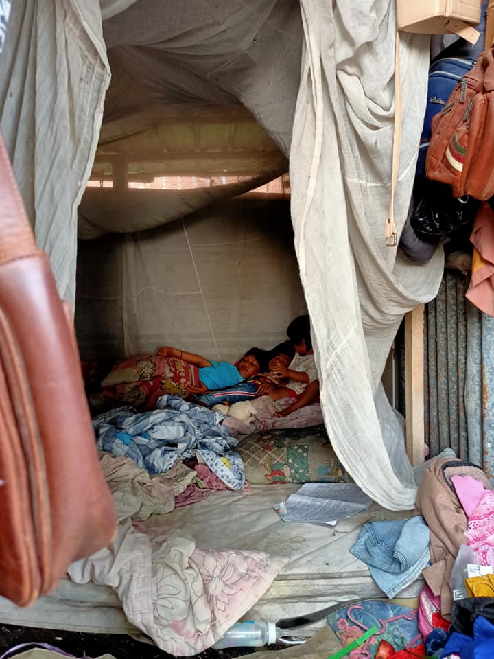 "เชษฐ์ สไมล์บัฟฟาโล" ร่วมใจเปลี่ยนกระต็อบกลางท้องนา เป็นบ้านใหม่ให้ยายสังเวียนและหลาน 13 คน